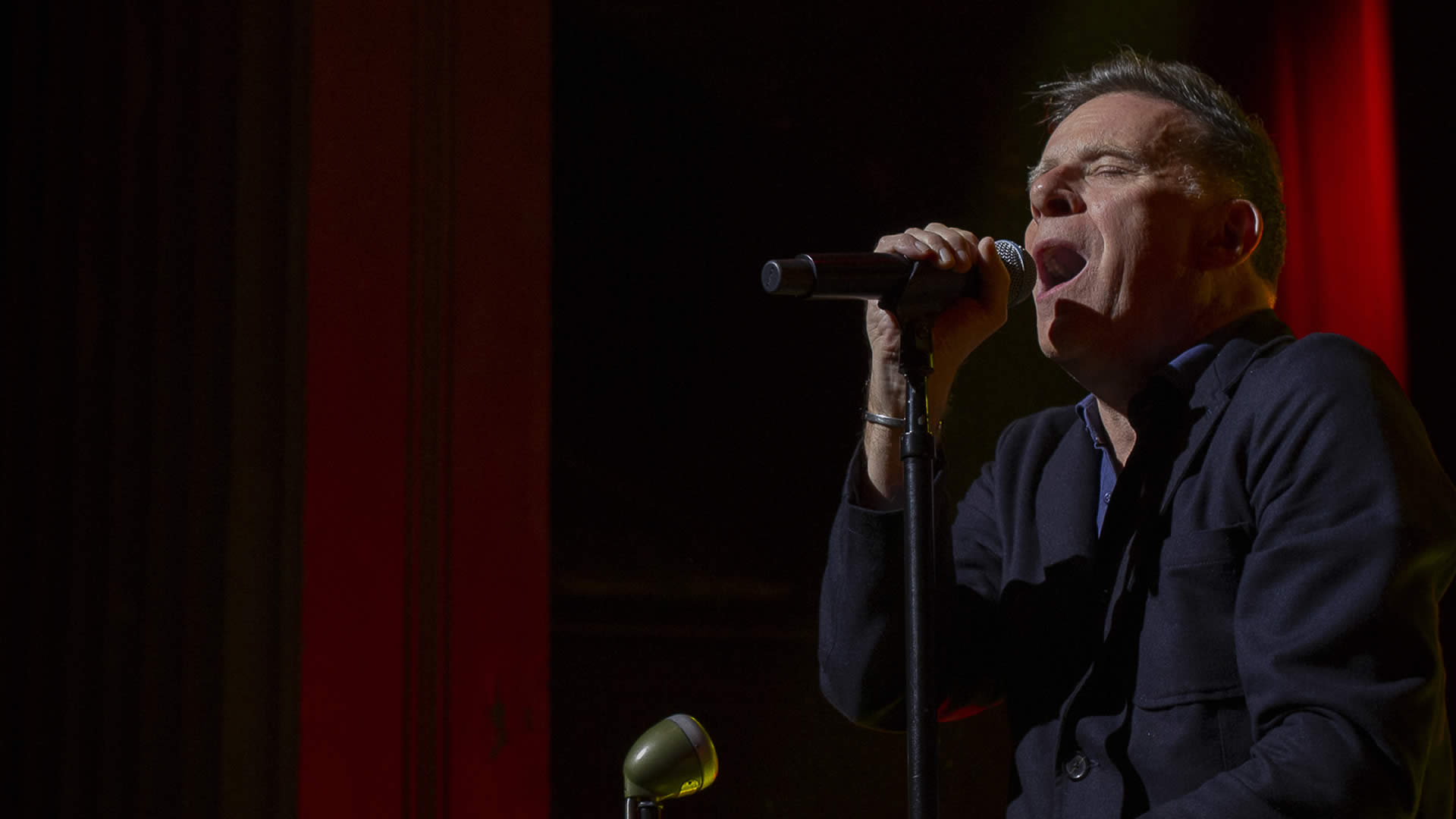 Ricky Ross singing Queen Of The New Year