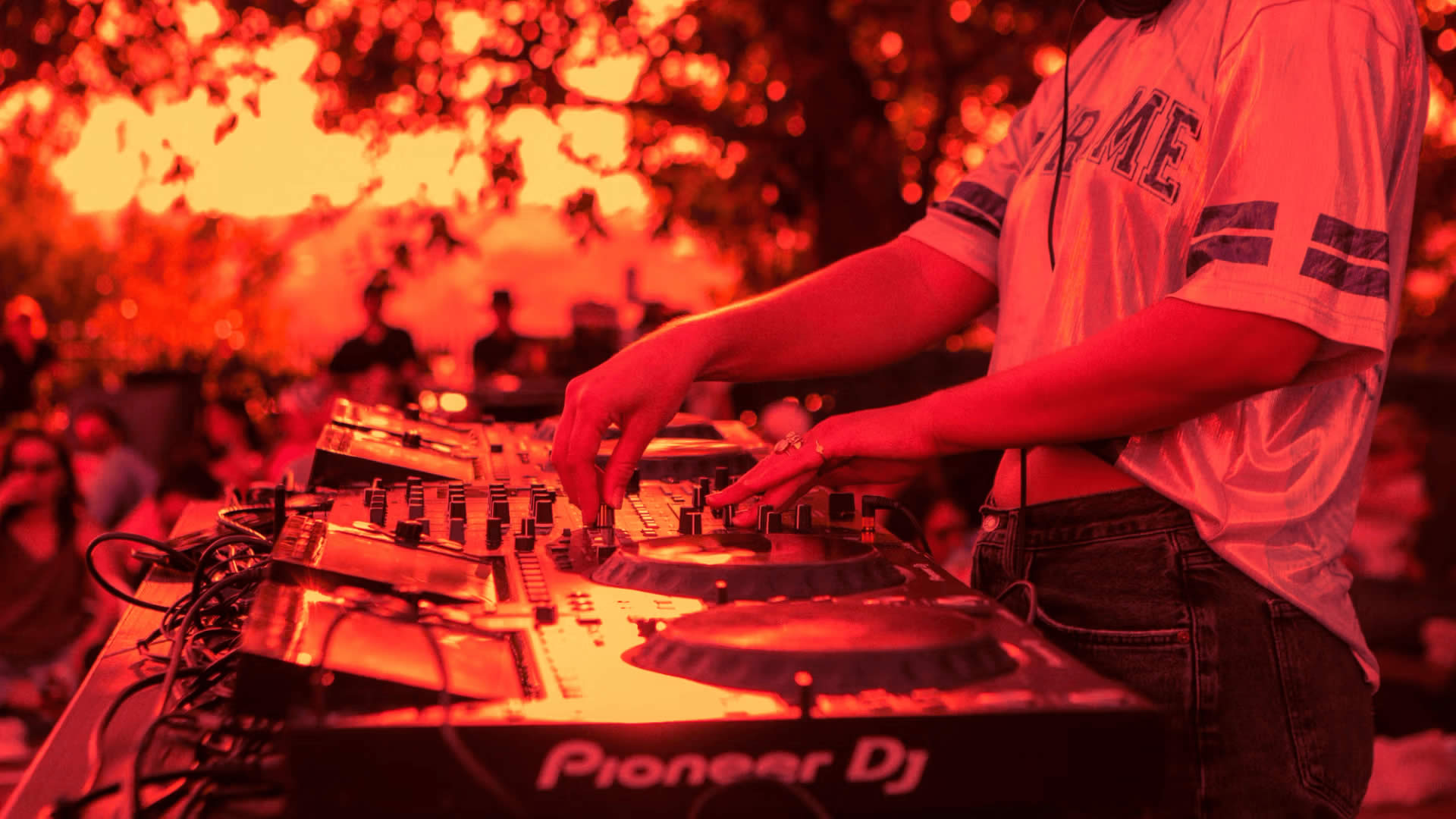 Light as a collaborator