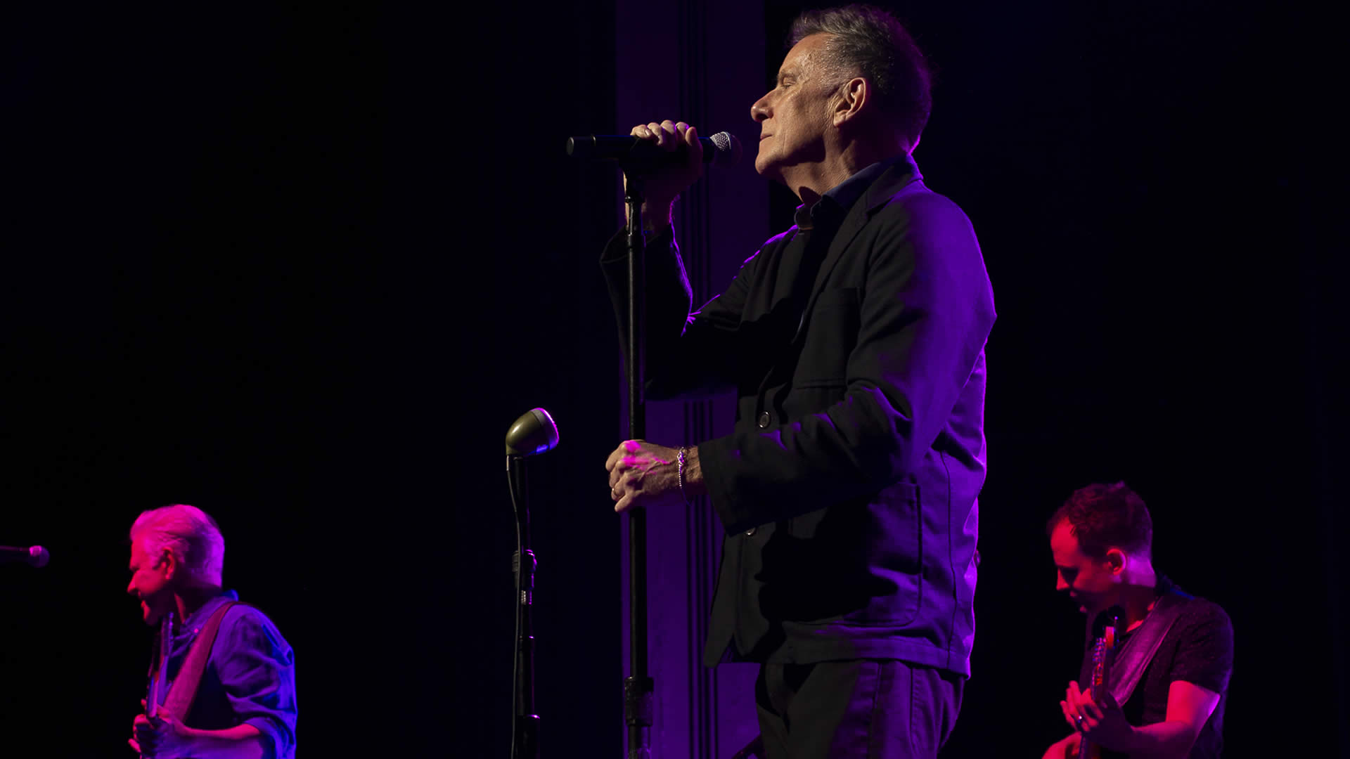 Ricky Ross singing Turn Up The Radio