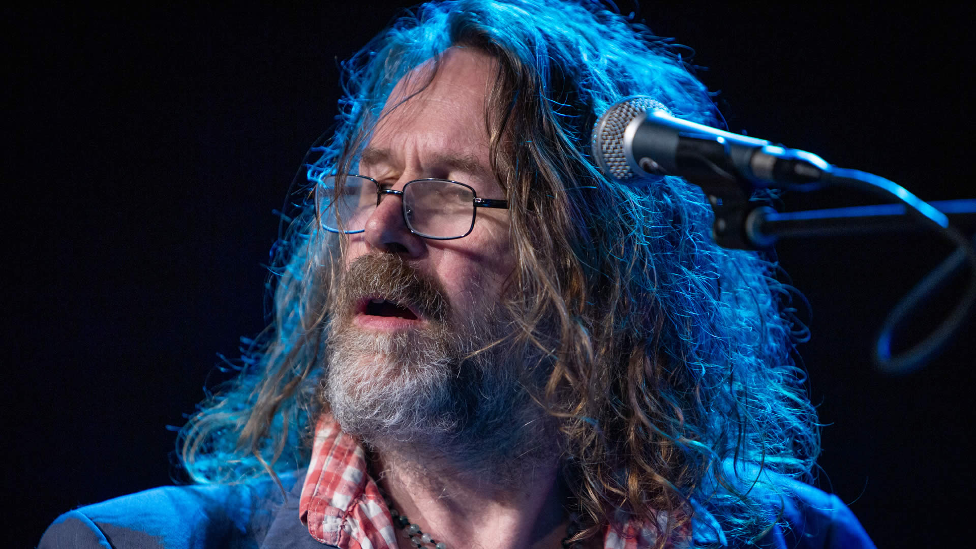 Liam &Oacute; Maonlai singing I Can See Clearly Now