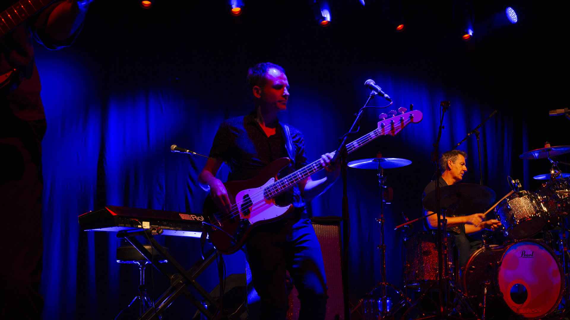 Lewis Gordan on bass & Dougie Vipond on drums Queen Of The New Year