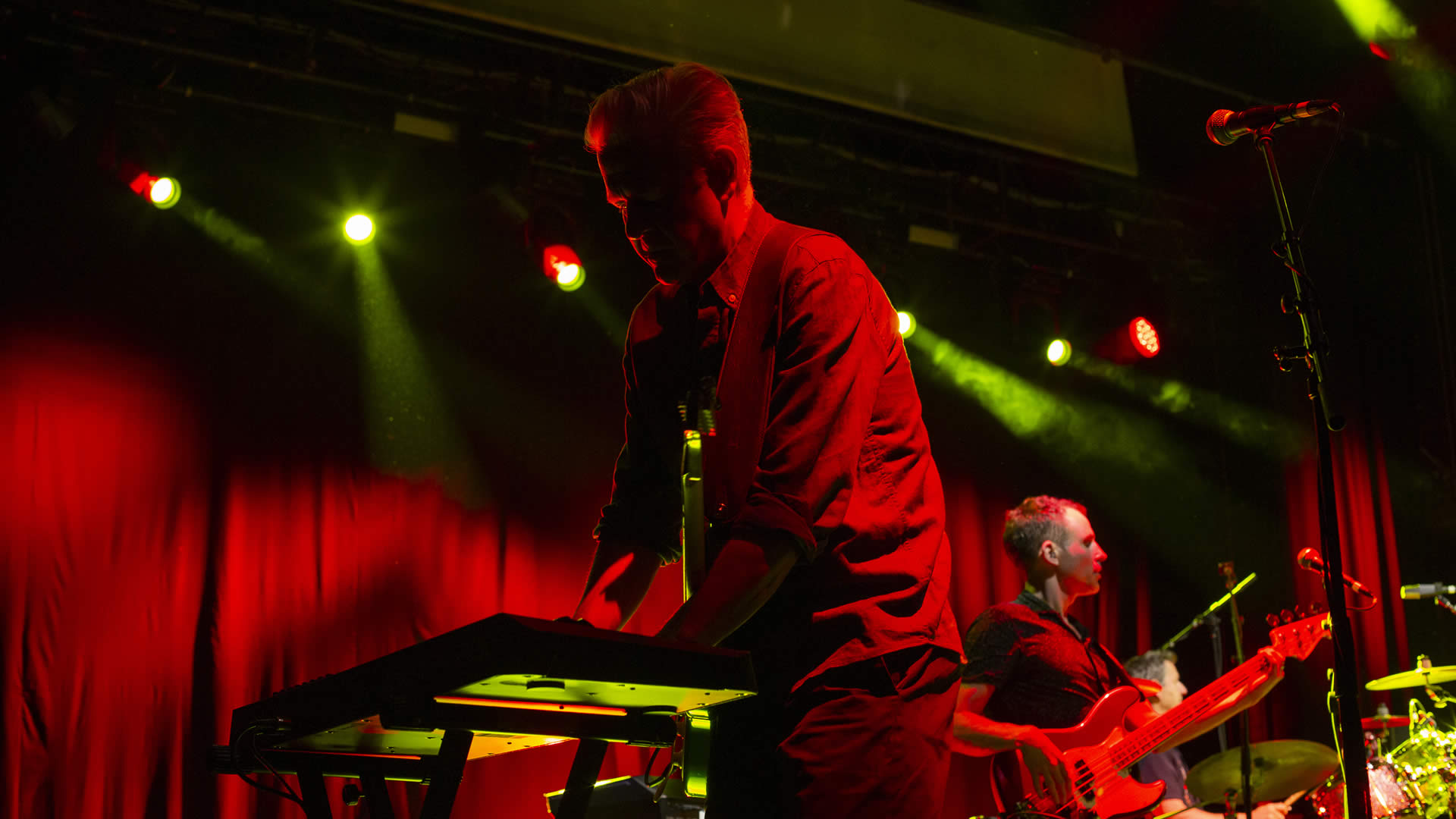 Gregor Philip playing keyboard Late '88